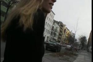国产女王坐脸喂尿av